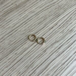 Mejuri colored mini hoop 14k tsavorite